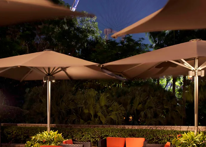 Luxury hotel only: The Ritz-Carlton, Millenia Singapore