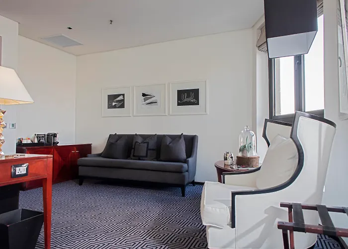 DAVINCI Hotel on Nelson Mandela Square