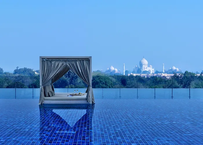 Hotels with pool Taj Agra