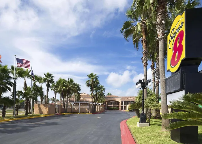 Family Hotel: Super 8 By Wyndham South Padre Island