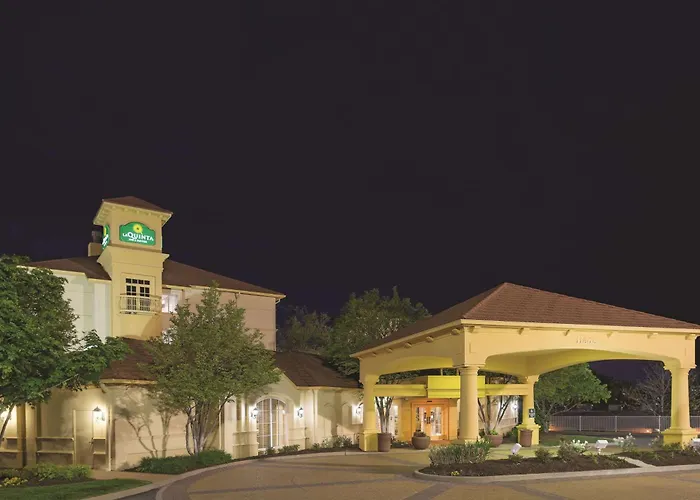 La Quinta By Wyndham St. Louis Westport