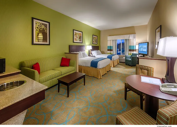 Dog friendly hotels Holiday Inn Express & Suites / Red Bluff - South Redding Area, An Ihg