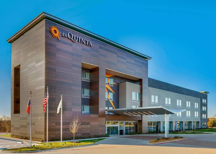 La Quinta Inn & Suites By Wyndham Lewisville