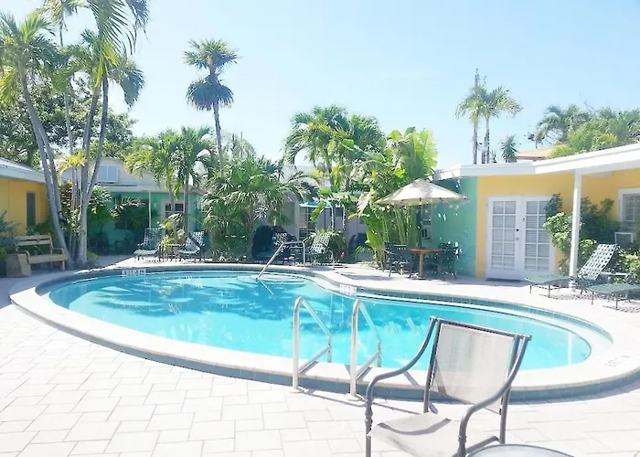 Alexander Palms Court - No Hidden Resort Fees!