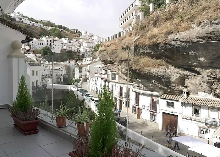 Las Cuevas De Setenil