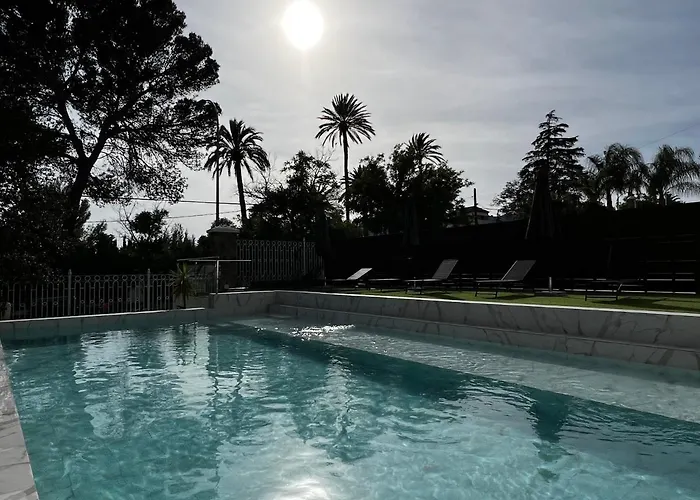 Almendros - Free Parking