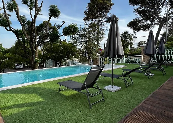 Almendros - Free Parking