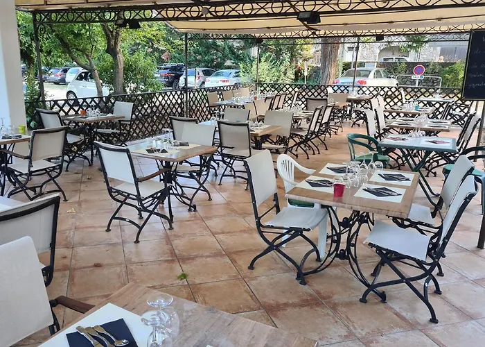 Logis Hotel Les Cedres