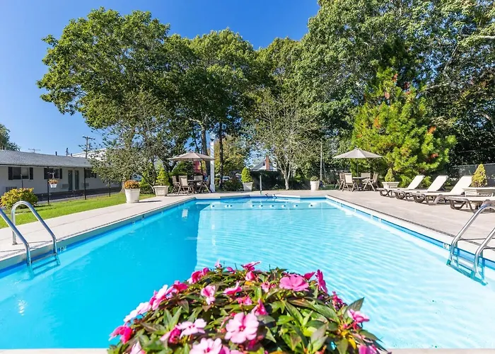 Falmouth Heights Motor Lodge