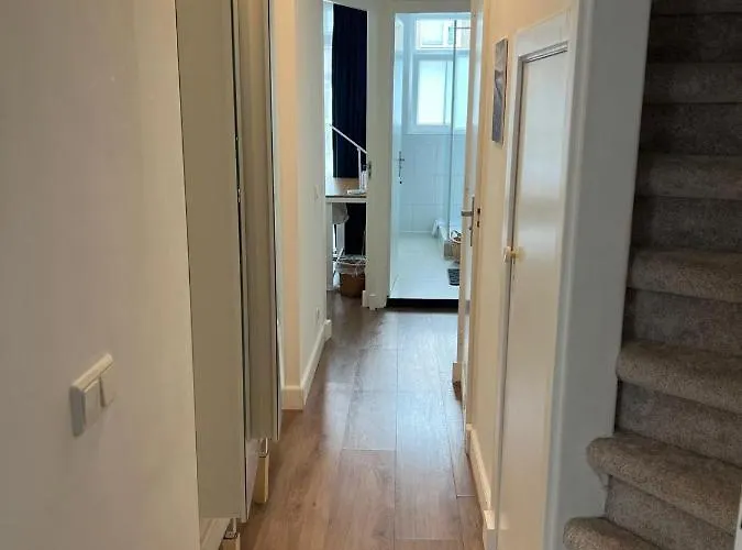 Modern Apartment Near Rotterdam Central