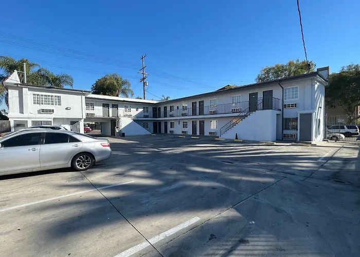 Motel: Pine Tree Inn