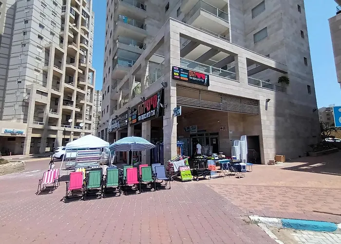 Beach Suite Israel- Private Jacuzzi Garden Suite & Gym, 3 Min Walk To Beach ביץ סוייט ישראל- ג'קוזי פרטי בגינה 3 דקות הליכה לים וחדר כושר