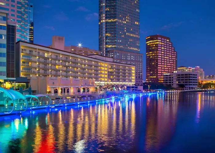 Pet Friendly hotel: Hotel Tampa Riverwalk