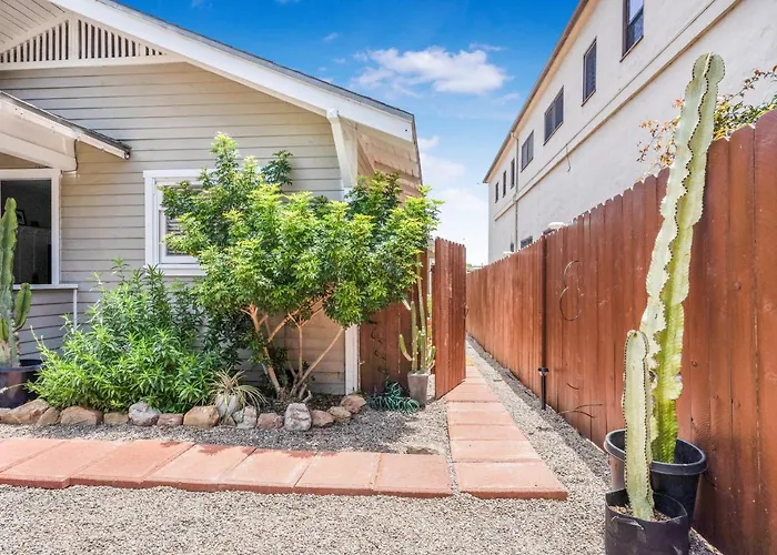 Cactus Room - Private Entrance