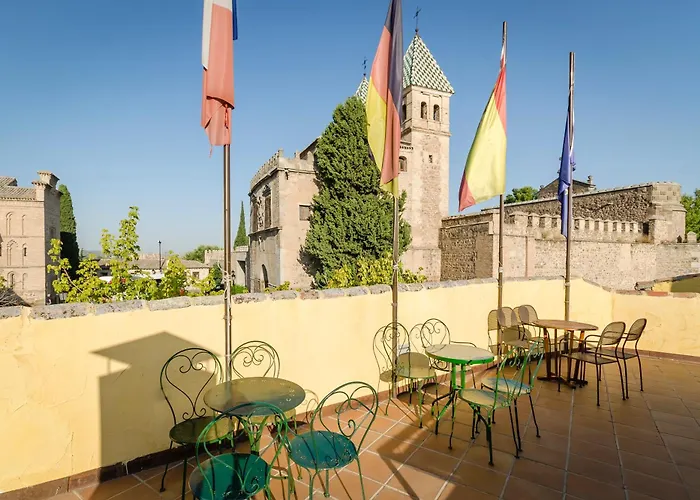 Perros hoteles YIT Puerta Bisagra