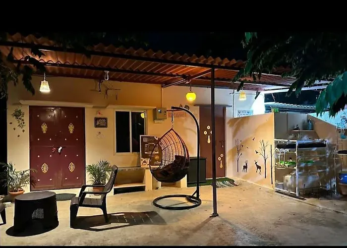 Hotel with pool: Sattva Farmstay