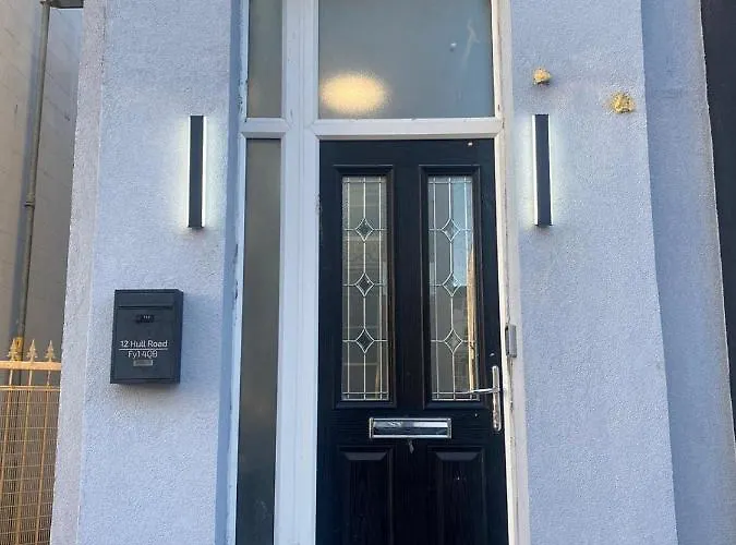 Black Ocean Holiday Apartments