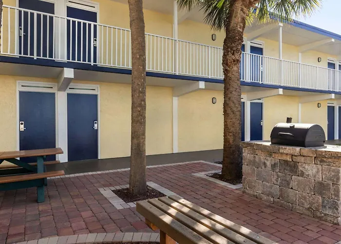 Family Friendly Hotels Days Inn By Wyndham Cocoa Beach Port Canaveral