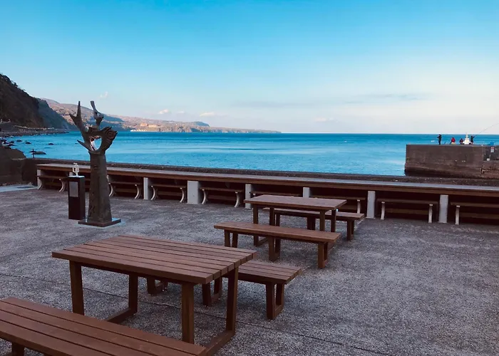 Izu Hokkawa Seaside Guesthouse 伊豆北川の家