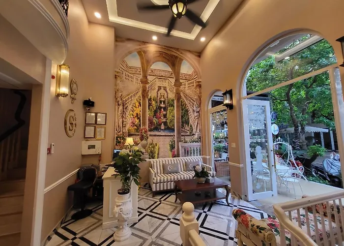 Saigon By Night Luxury Hotel