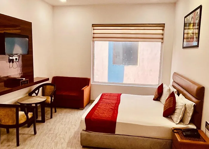 Airport Hotel: Amora Rooms Dwarka
