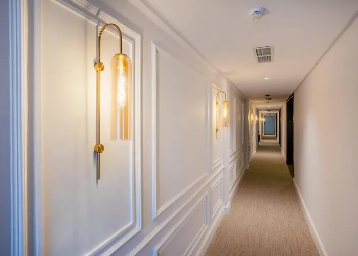 Petit Palace Suites