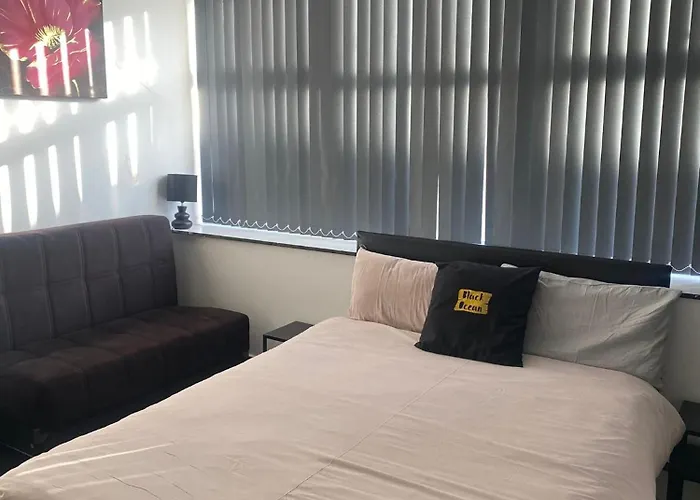 Black Ocean Holiday Apartments