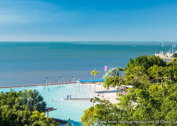 Hotel with view: Oaks Cairns Hotel
