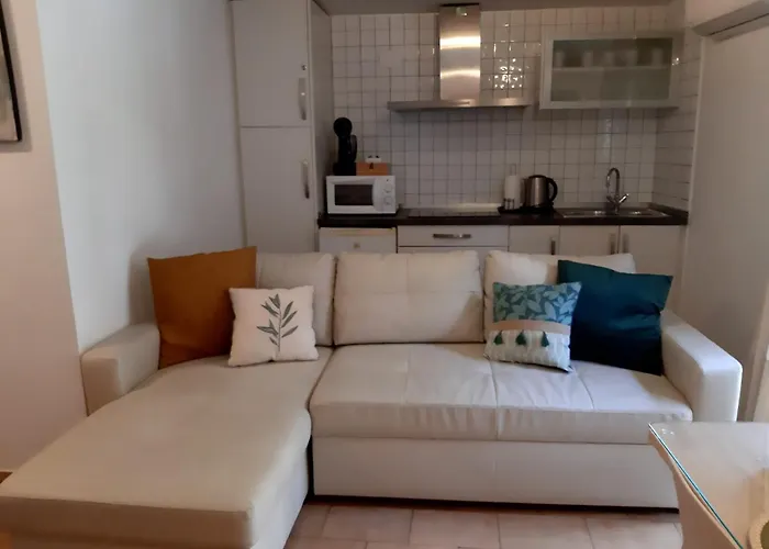 Casa Bajo La Roca