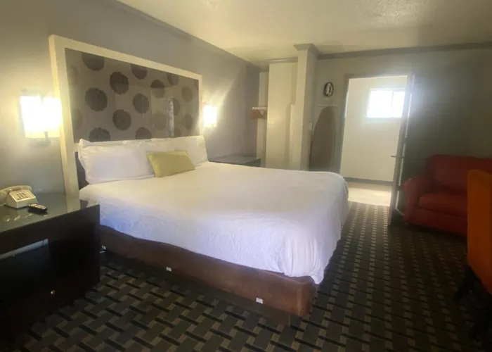 Budget Inn At The Heavenly Gondola