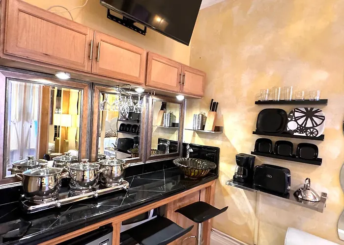 Guest house: The International Cozy Inn