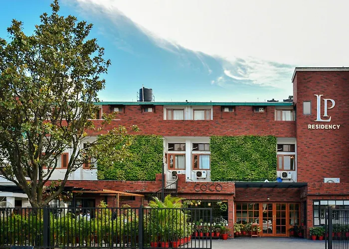 4 star hotel: Lp Residency