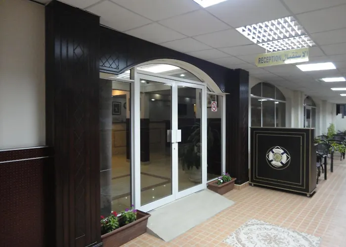 Cheap hotel: Dolphin Hotel
