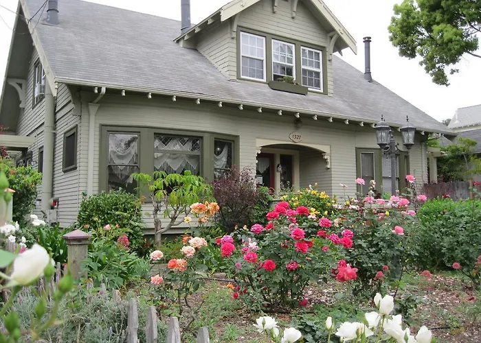 White Jasmine Inn