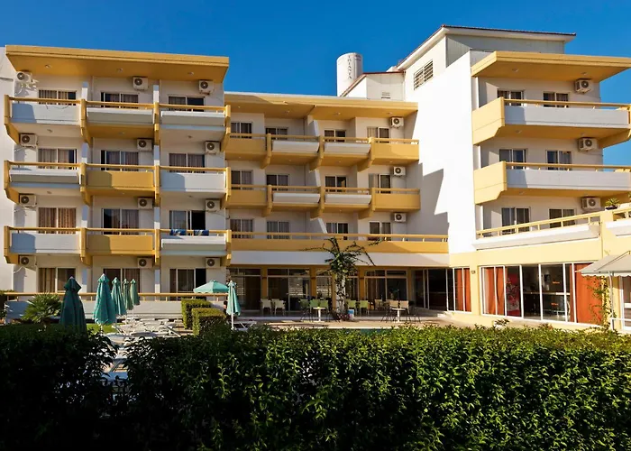  Trianta Apartments