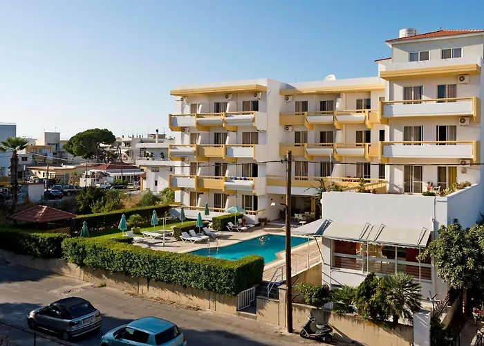  Trianta Apartments