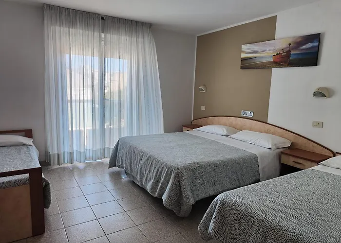Hotel sulla spiaggia: Hotel Villa Lina