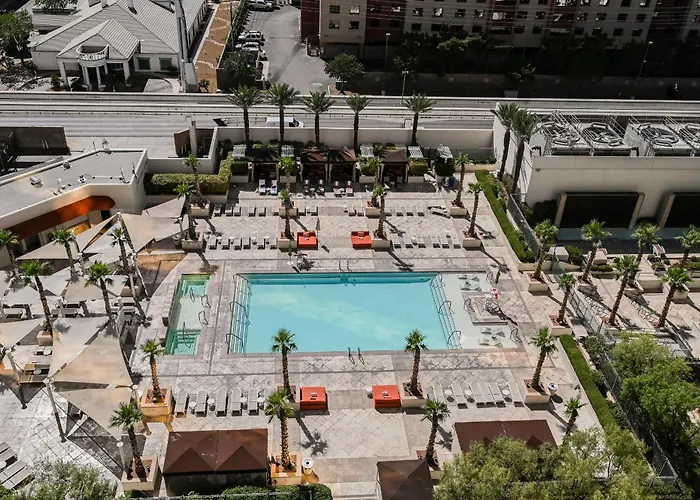 Cheap hotel: Stripviewsuites At Signature