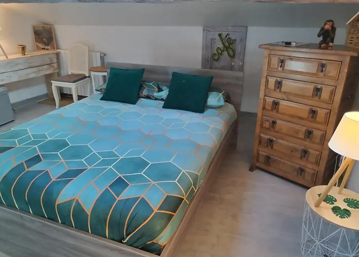 VILLA ARTEMIA - chambre d hôtes labellisée massages-piscine-climatisation