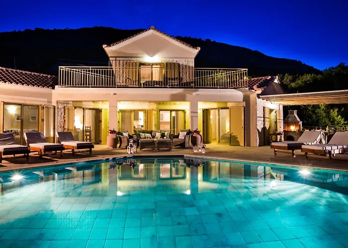 Vacation rental: Villa Lemoni Skala - Heated Infinity Pool With Sea Views & Outside Cinema
