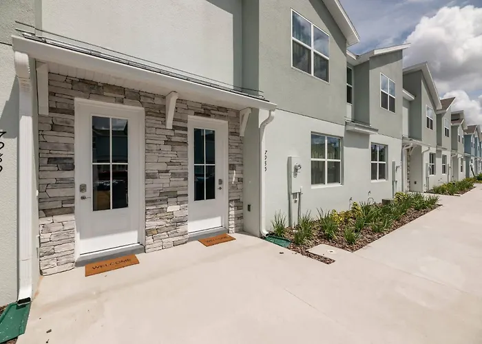Pet Friendly hotel: 8005 Stunning Villa Disney Park Proximity