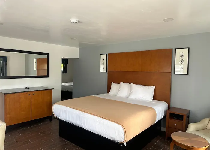 Oceanside Inn & Suites