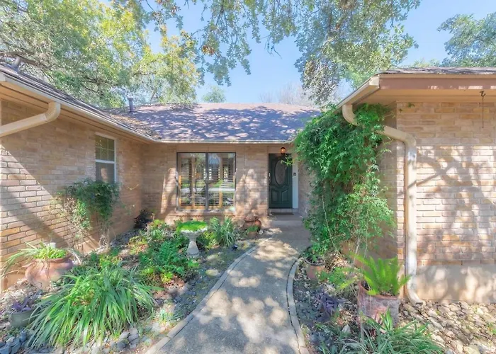 Beautiful Texas Ranch House, Game Room & Minigolf