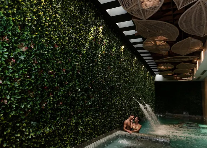 Reef 28 & Spa (Adults Only)