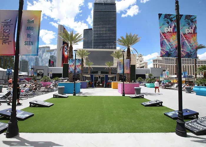 Luxury hotel only: Planet Hollywood Resort & Casino By Suiteness