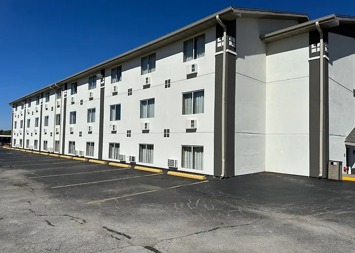 Super 8 By Wyndham Bloomington Normal