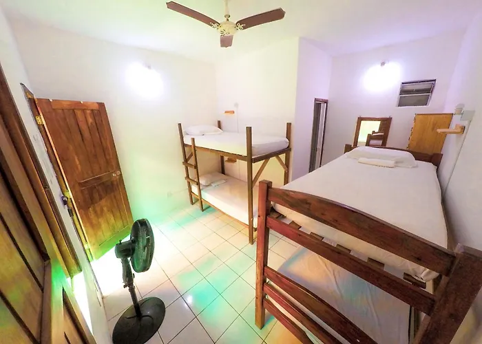 Buddy'S Hostel Itacare