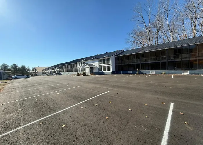 Jacuzzi hotel: Travelodge By Wyndham Lincoln Near White Mountain