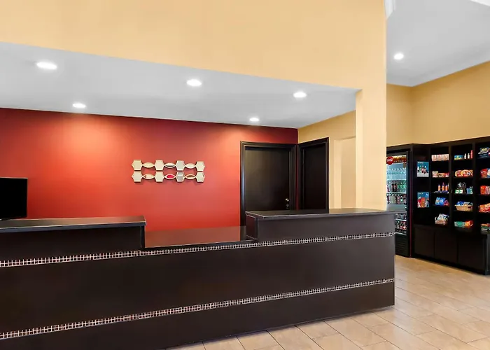 Family Hotel: Surestay Plus By Best Western San Antonio Fiesta Inn