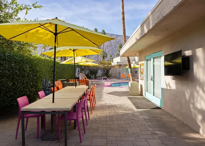 El Noa Noa - 21 And Over